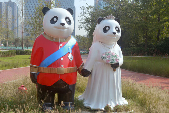 熊貓王子公主婚禮雕塑
