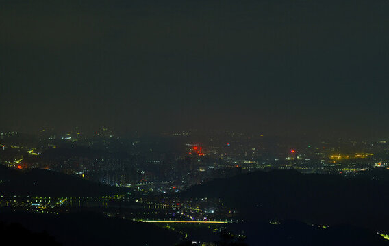 城市夜晚的寧?kù)o
