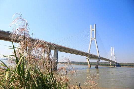 武漢軍山長江大橋