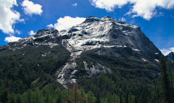 中國川西高原四姑娘山雪山