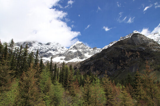 中國川西高原四姑娘山雪山