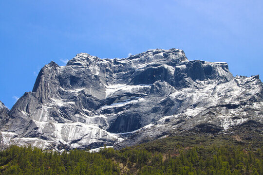 中國川西高原四姑娘山雪山