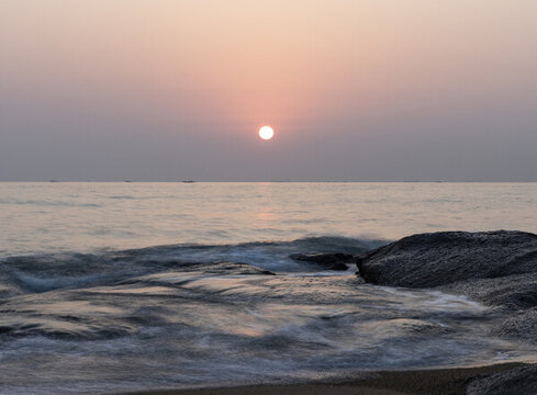 海上日出