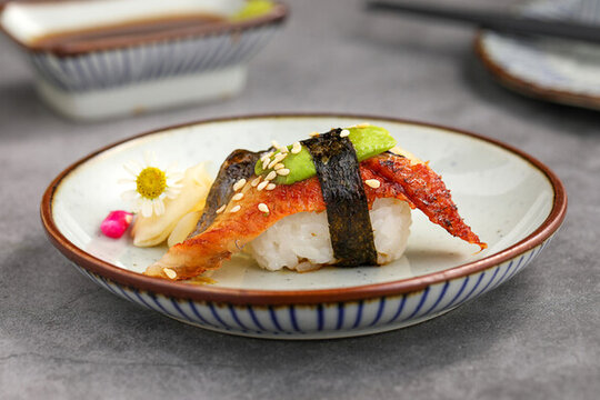 牛油果鰻魚(yú)握