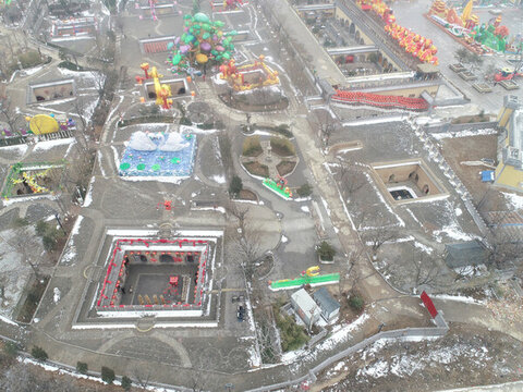 航拍春節(jié)的豫州地坑院