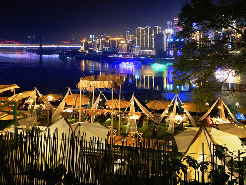 重慶江邊老火鍋店夜景