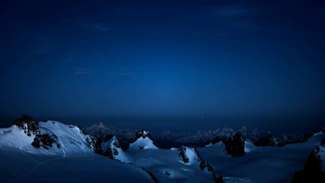 雪山星空夜景唯美意境