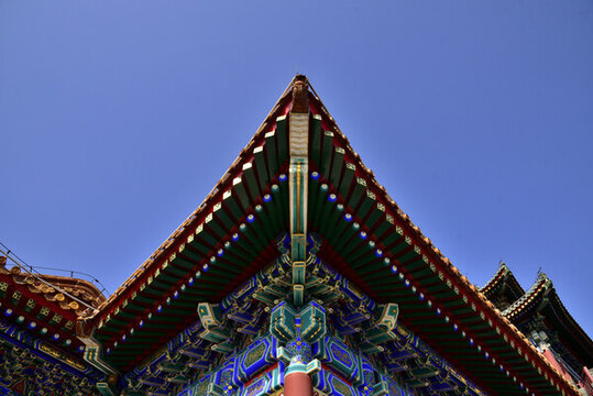 中式古建筑的屋檐和榫桙結(jié)構(gòu)