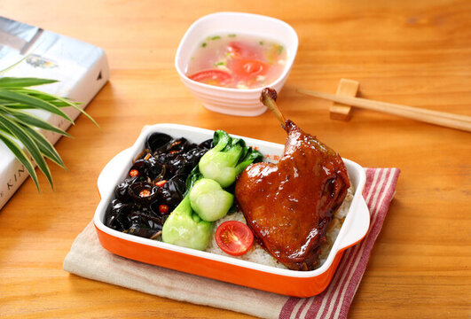雞腿飯