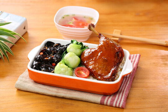 雞腿飯