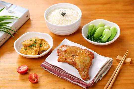 雞腿飯