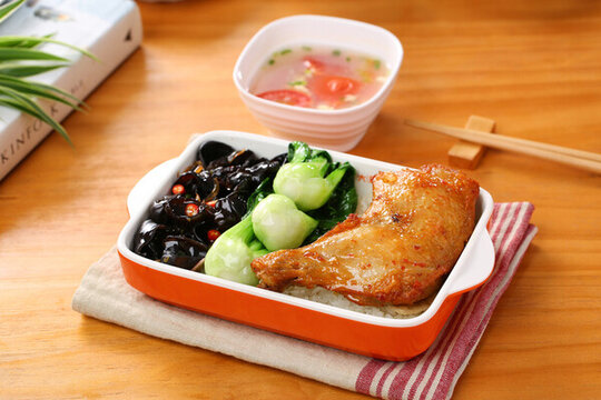 雞腿飯