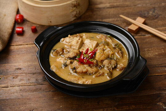 黃骨魚(yú)豆腐煲