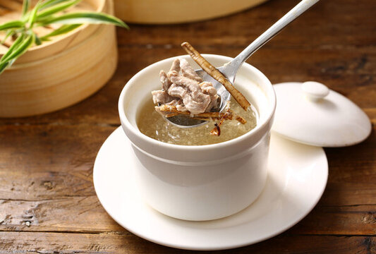 土豬肉草根湯