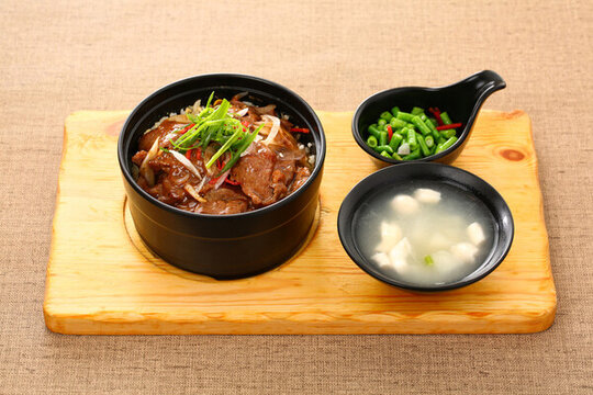 黑椒牛肉飯?zhí)撞? style=