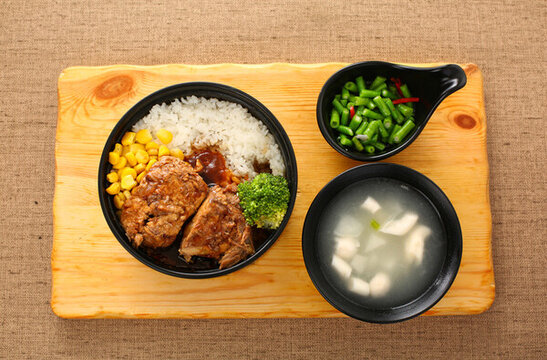 醬大骨飯?zhí)撞? style=