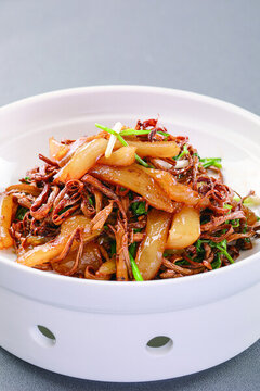 茶樹(shù)菇燒蹄筋