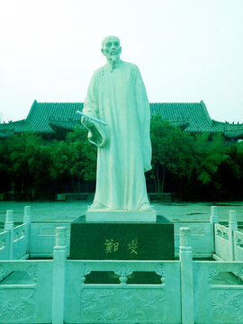 鄭板橋雕像
