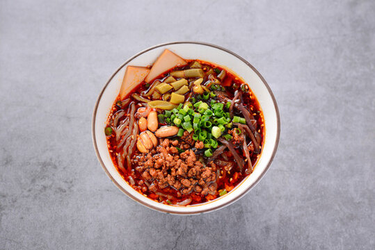 骨湯炸醬酸辣粉