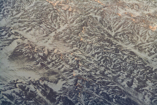 俯瞰天山積雪