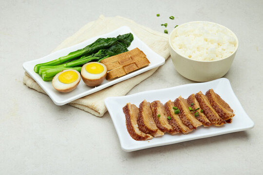鹵鵝肉飯?zhí)撞? loading=