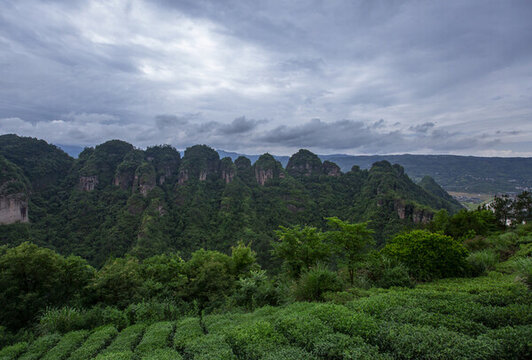 穿巖十九峰