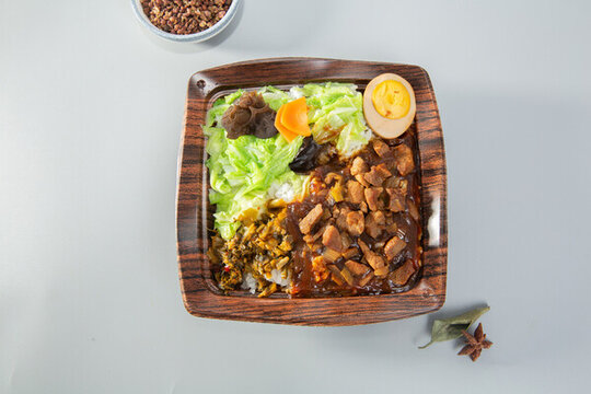 鹵肉飯