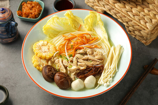 香菇肉絲米線