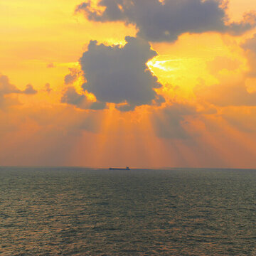 海邊最美夕陽丁達(dá)爾效應(yīng)