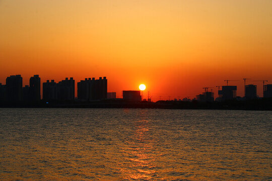 城市日出日落黃昏