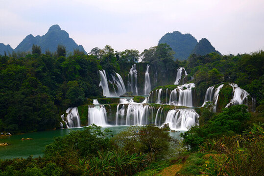 山水瀑布自然風(fēng)光流水