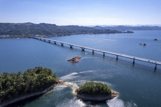 航拍杭州千島湖道路橋梁