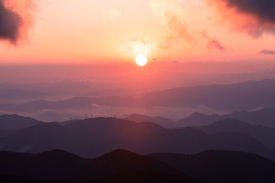 山頂日出