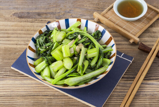 傳統(tǒng)美食清炒小油菜