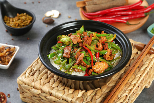 辣椒炒肉蓋碼飯