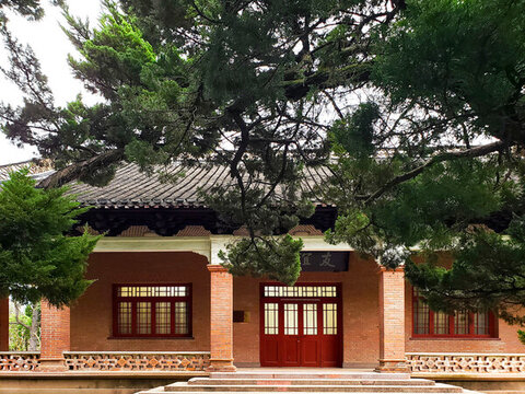 紅磚古建筑正門