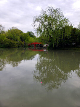 碧水紅橋