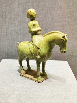 隋代青釉騎馬俑