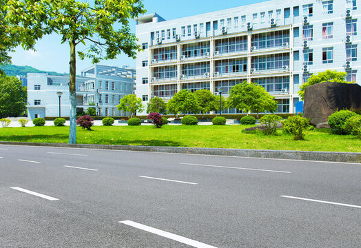 城市公園與瀝青道路