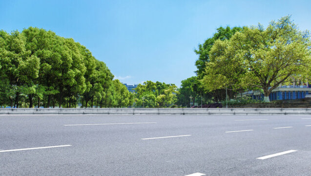 城市公園與瀝青道路