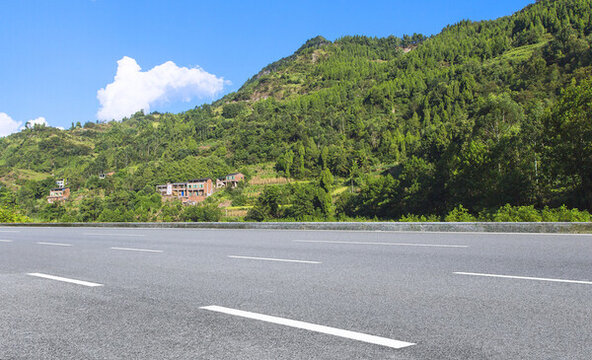 戶外干凈的瀝青道路