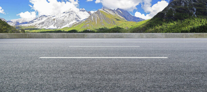 戶外干凈的瀝青道路