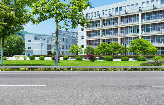 城市公園與瀝青道路