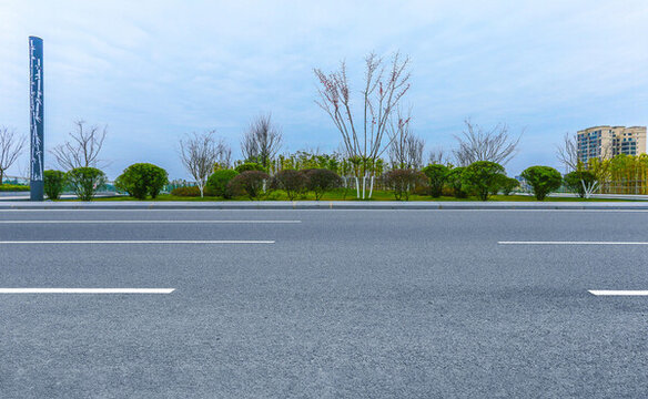 城市中的瀝青道路