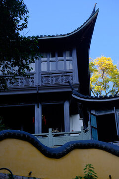 寺院黃墻