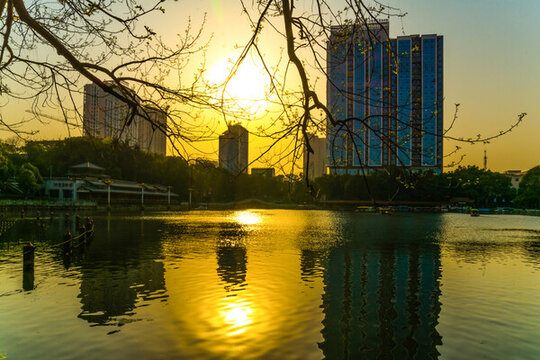 湖南婁底婁星廣場(chǎng)夕陽(yáng)湖景