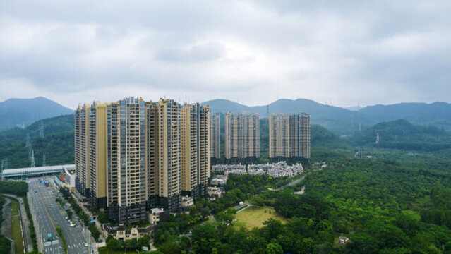 深圳坪山天巒湖小區(qū)高樓