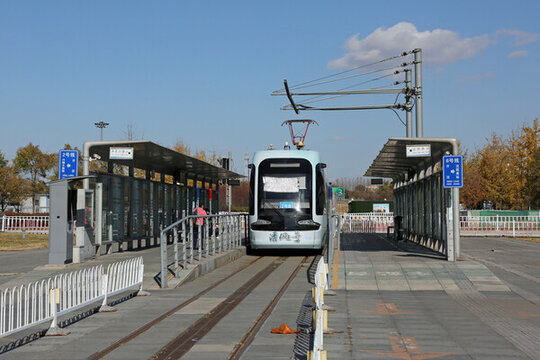 沈陽機場的有軌電車車站站臺
