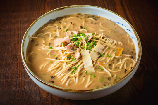 酸菜肉片面