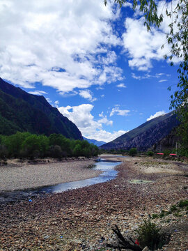 藍(lán)天下的高山流水